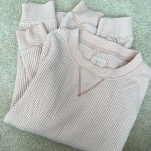Light pink oversized aerie waffle.